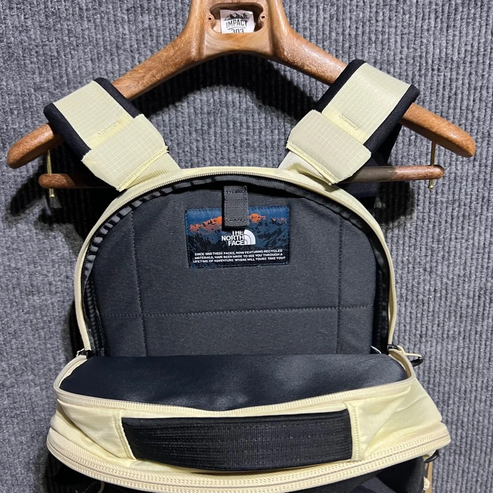 The North Face Borealis Backpack Unisex OS Gravel Black Hiking Travel NF0A52SE